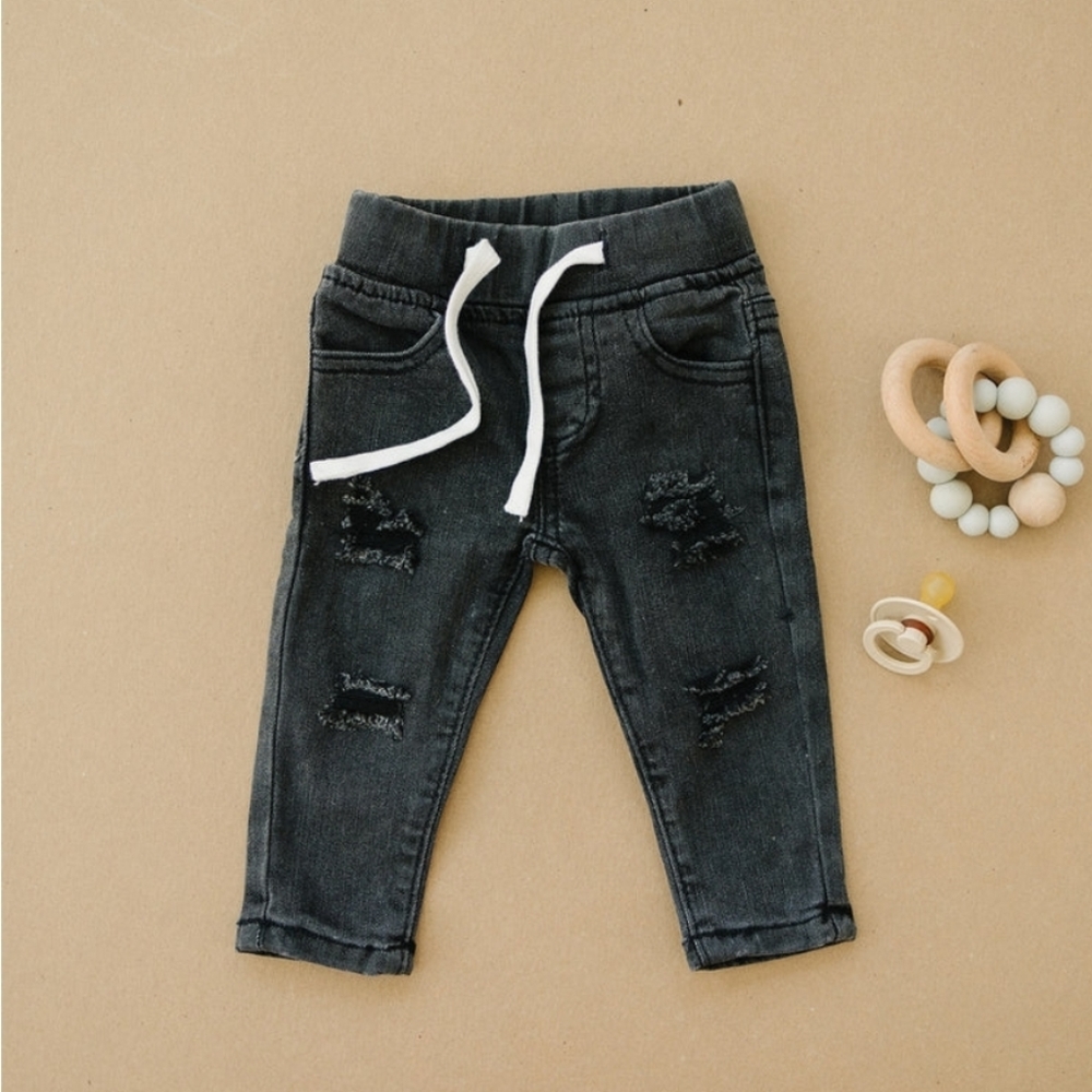 Olive and Scout hip jeans with the elastic and functional drawstring waistband.